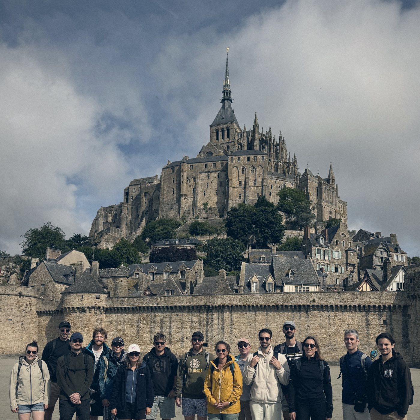 L'équipe de SILLAGE devant le Mont-Saint-Michel